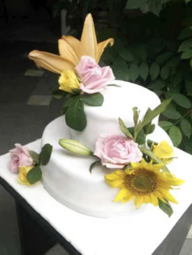 Wedding & Engagement Cakes 27 Fresh Flowers Wedding Cake