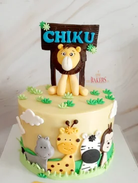 jungle cake with lion topper