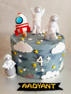 grey astronaut cake